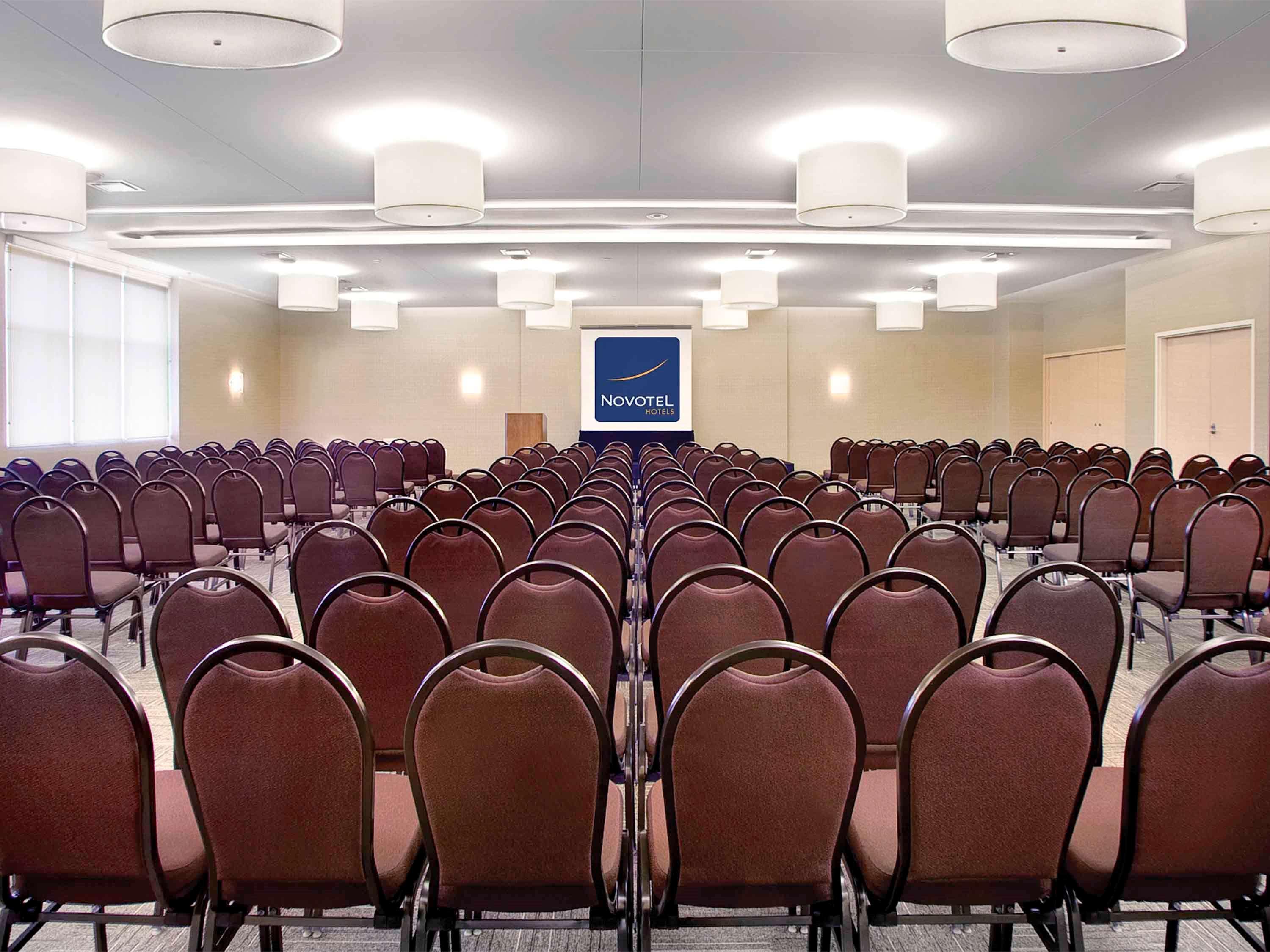 Novotel Montreal Aeroport دورفال المظهر الخارجي الصورة