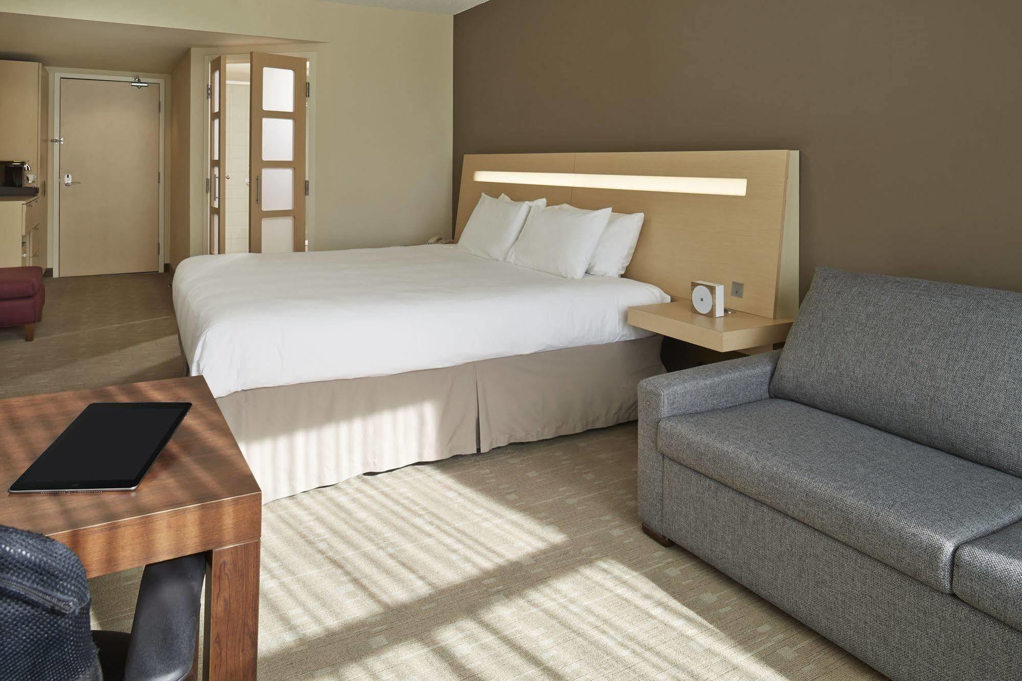 Novotel Montreal Aeroport دورفال المظهر الخارجي الصورة