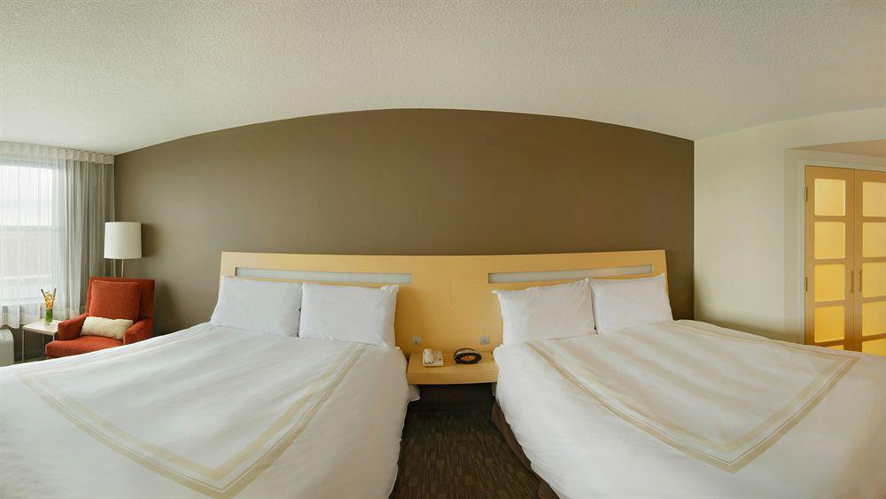 Novotel Montreal Aeroport دورفال المظهر الخارجي الصورة